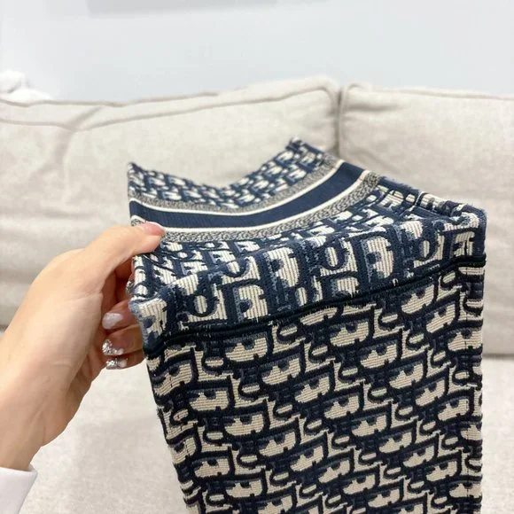 99% NEW BOOKTOTE, DIOR MEDIUM SIZE PICTURE UPDATED - Picture 7 of 9
